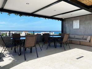 Outdoor dining - Playa del Carmen 1BR | Rooftop Pool & Gym (Playa del Carmen)