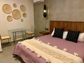 1 bedroom, WiFi - Tropical Refuge with Pool: Up to 3 People. (Playa del Carmen)