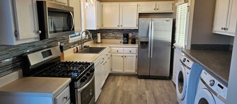 The Delta House - CHARMING 3 BED. HOUSE W/DECK & GRILL, VERY CLEAN!