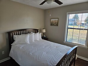 3 bedrooms, iron/ironing board, WiFi, bed sheets