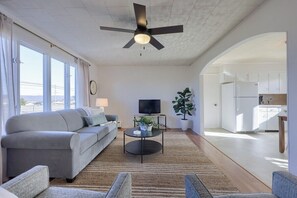 Televisión, mesa de ping pong