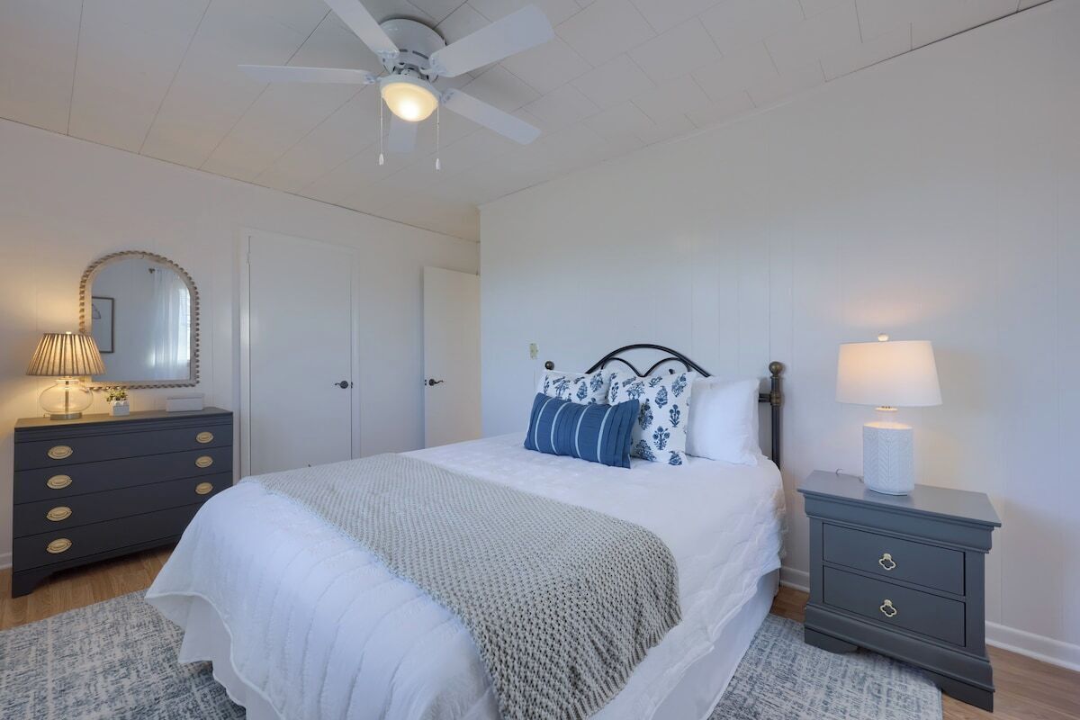 2 bedrooms, iron/ironing board, WiFi, bed sheets