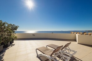 Terrace/patio - First-line beach, terrace and pool, incredible sea views on the New Golden Mille (Estepona)