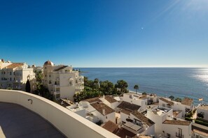 Property grounds - First-line beach, terrace and pool, incredible sea views on the New Golden Mille (Estepona)