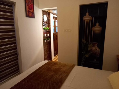 Calm and Pleasant 2-bedroom resort with AC and wifi in  Cherai beach 