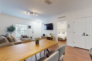 Interior - Spacious townhouse near theme parks with pool,hot tub,W/D and central AC (Kissimmee)