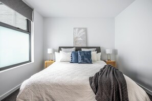 2 室のベッドルーム、アイロン / アイロン台、WiFi (無料)、ベッドシーツ