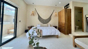 Apartamento Deluxe, balcón, vistas a la piscina | 1 dormitorio, caja fuerte, cortinas opacas