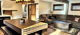 New Construction Barn style- Minutes from Skiing and Lakes