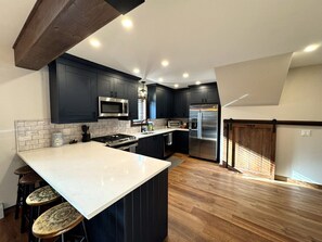 Fridge, microwave, oven, stovetop - New Construction Barn style- Minutes from Skiing and Lakes (Wilmington)