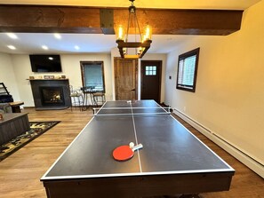 Games room - New Construction Barn style- Minutes from Skiing and Lakes (Wilmington)