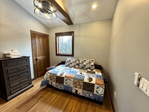 4 Schlafzimmer, Bügeleisen/Bügelbrett, kostenloses WLAN, Bettwäsche
