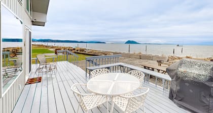 Charming waterfront cabin with expansive decks, and direct beach access
