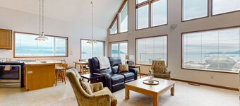 Charming waterfront cabin with expansive decks, and direct beach access