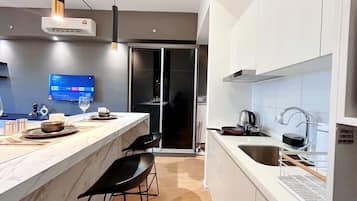 Studio | Silitysrauta/-lauta, ilmainen Wi-Fi, vuodevaatteet