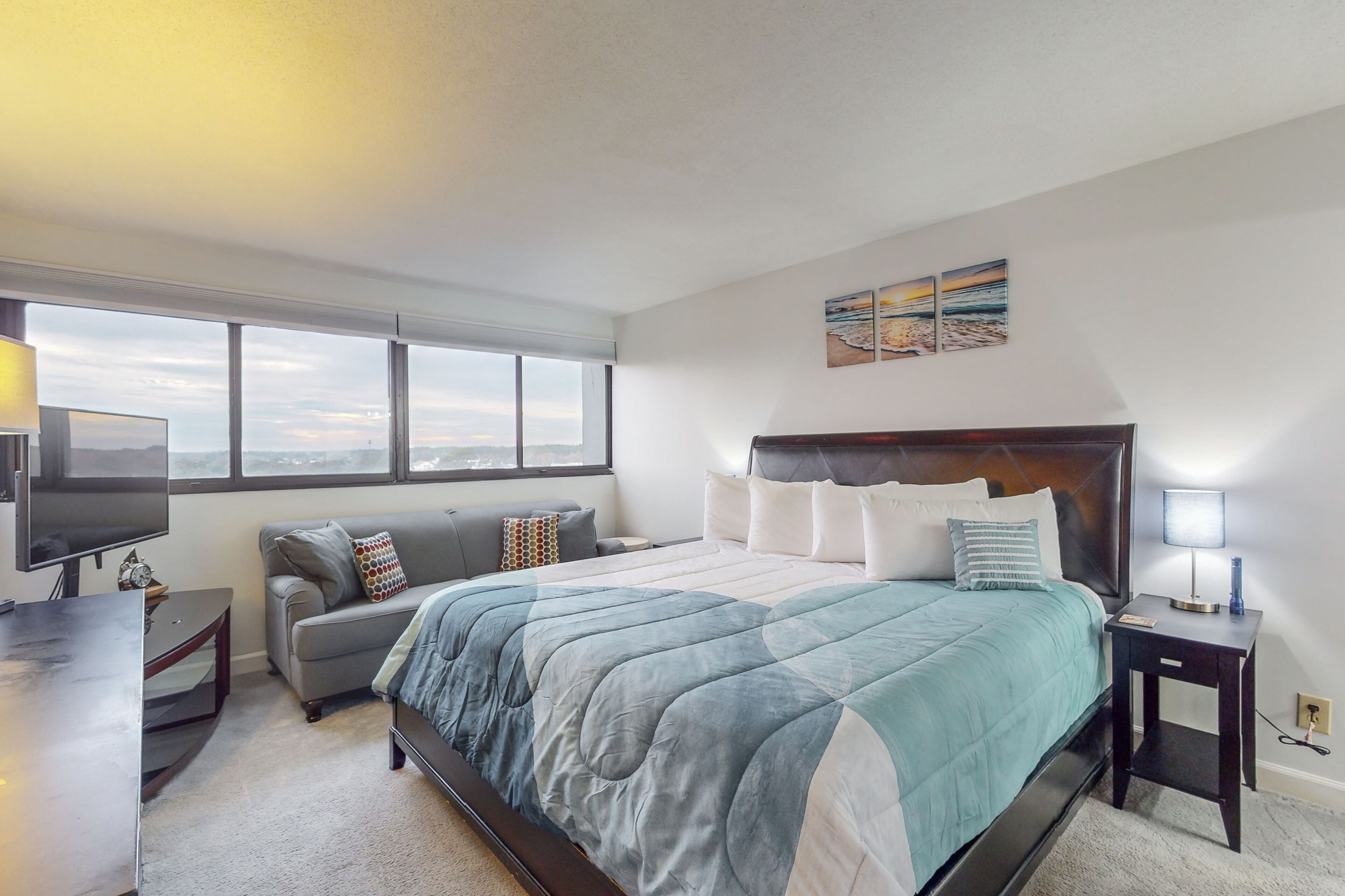 2 bedrooms, iron/ironing board, internet, bed sheets