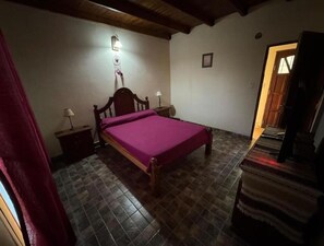 5 bedrooms, WiFi, bed sheets