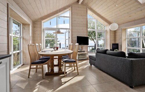 Awesome home in Børkop with WiFi