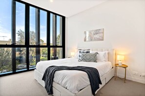 4 Schlafzimmer, Schreibtisch, Bügeleisen/Bügelbrett, Reisekinderbett