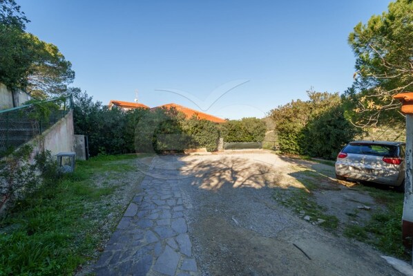 مواقف سيارات في المنشأة الفندقية