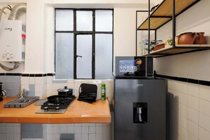 Fridge, microwave, stovetop, coffee/tea maker