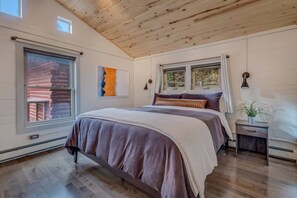 2 bedrooms, iron/ironing board, travel cot, free WiFi - Contemporary cozy Retreat by Roaring Fork River (Glenwood Springs)