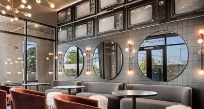 Hidden Door at Neo ~ New Listing ~ 1 Mile to Downtown / Broadway ~ 5 Beds ~ Outdoor Lounge ~ Gym