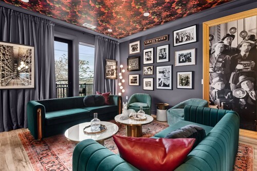 Hidden Door at Neo ~ New Listing ~ 1 Mile to Downtown / Broadway ~ 5 Beds ~ Outdoor Lounge ~ Gym