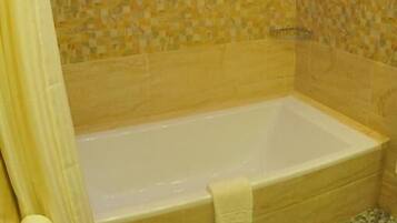 1 bedroom, desk, soundproofing, free WiFi