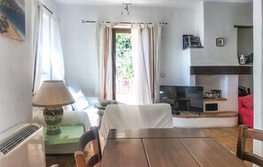 TV - Nice home in Diamante (Diamante)