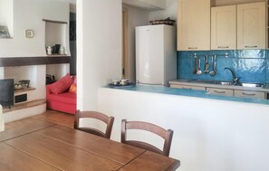 Fridge, stovetop, dishwasher, cookware/dishes/utensils