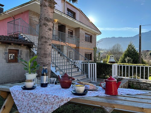 House with garden in Picos de Europa (13 beds)