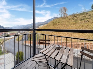 Outdoor dining - Cosy apartment with a view near Kaprun (Bruck an der Großglocknerstrasse)