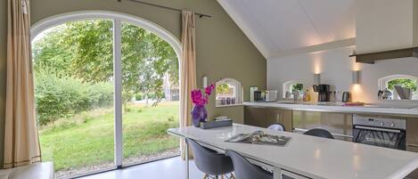 Réfrigérateur, four, plaque de cuisson, lave-vaisselle