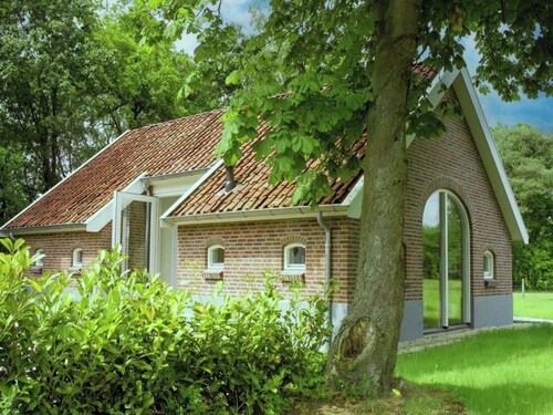 Detached and design-oriented holiday home