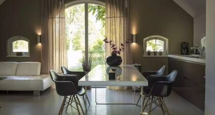 Detached and design-oriented holiday home