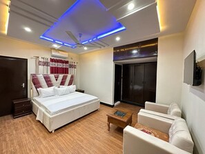 Twin Room | Free WiFi - Serene Inn F10 (Islamabad)