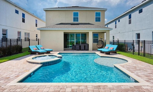 7412 MA - Stylish Home Near Parks