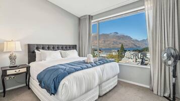 3 bedrooms, desk, iron/ironing board, WiFi