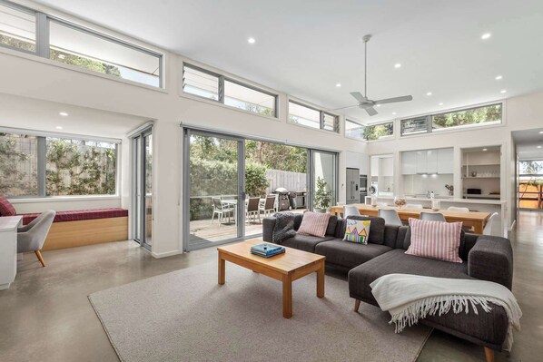 TV, fireplace, offices