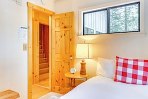 2 chambres, bureau, accès Internet, draps fournis