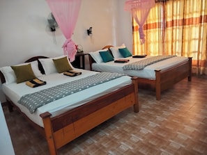 Desk, laptop workspace, free WiFi - Pearl villa Ella (Ella)