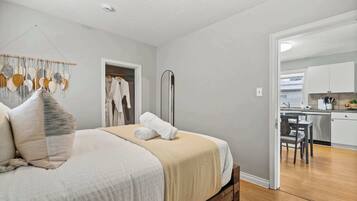 2 bedrooms, desk, iron/ironing board, travel cot