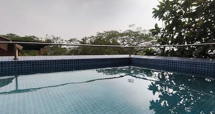 Charming 1-bedroom villa with AC, WiFi in marvelous Mumbai with Swimming pool