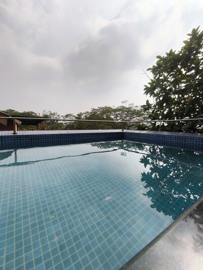 Charming 1-bedroom villa with AC, WiFi in marvelous Mumbai with  Swimming pool