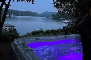 Bañera de hidromasaje al aire libre