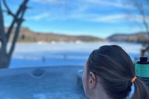 Outdoor spa tub - Le Chic Jésuite  (Sainte-Thècle)