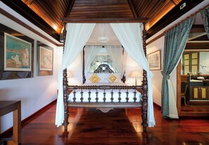 6 chambres, coffres-forts dans les chambres, bureau