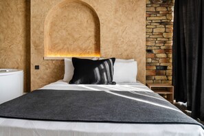 Suite Luxury, idromassaggio, ad angolo | 1 camera, biancheria da letto di alta qualità, minibar