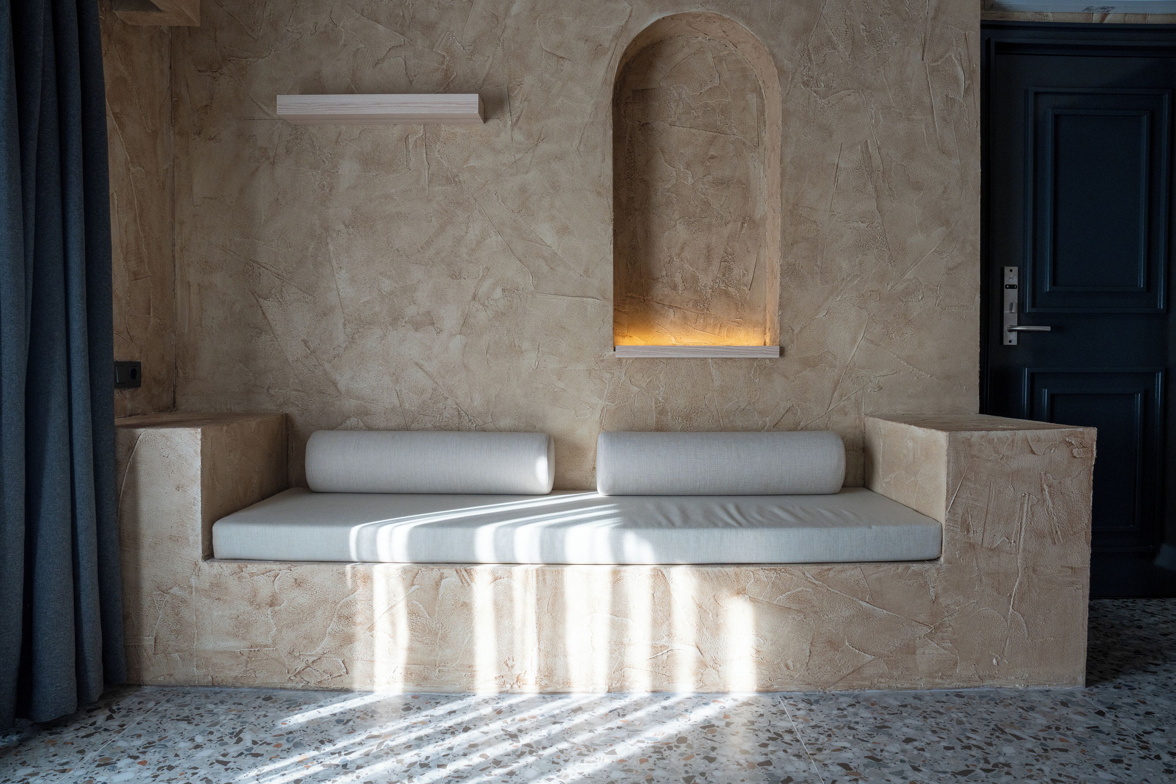 Luxury Suite, Hot Tub, Corner | Premium bedding, minibar, in-room safe, blackout drapes